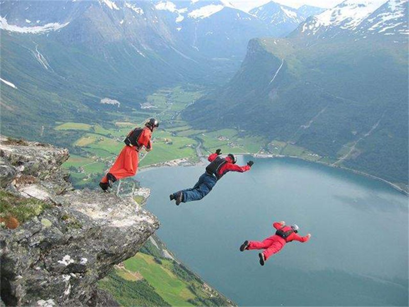 norway_sky_diver_slide