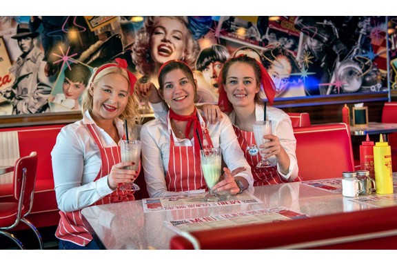 retro 50s diner Groovy_Diner_Tonsberg_S5