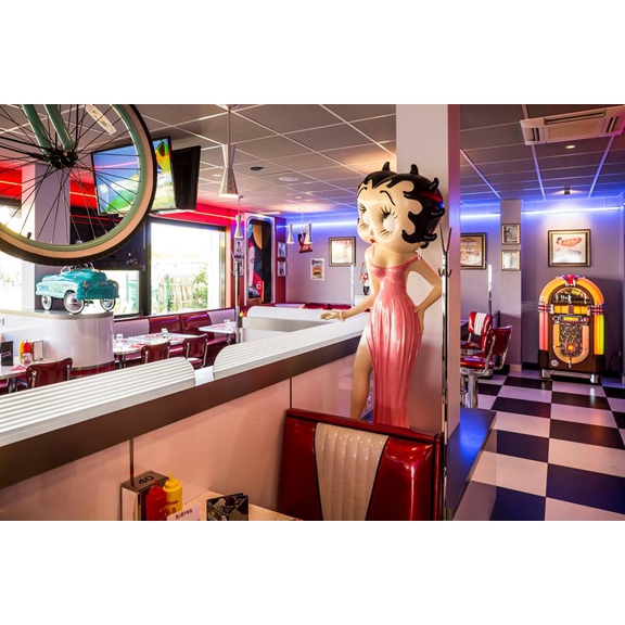 quarterback_american_house_restaurant_diner_betty_boob_at_counter