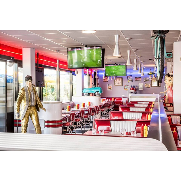 quarterback_american_house_restaurant_diner_booth_seating