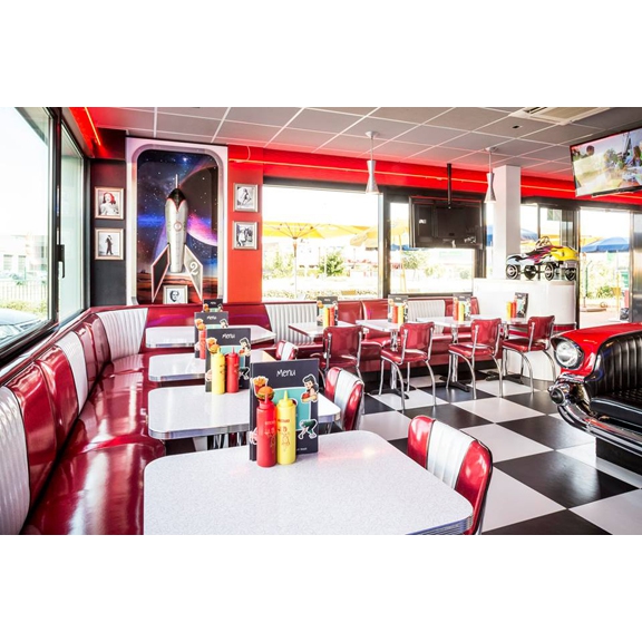 quarterback_american_house_restaurant_diner_seating